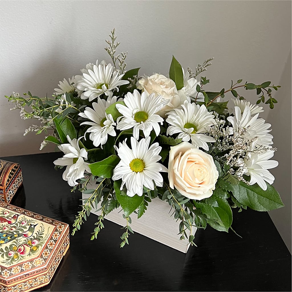 Fresh Linen Box Bouquet –  Backroads Florist, Blairsville GA