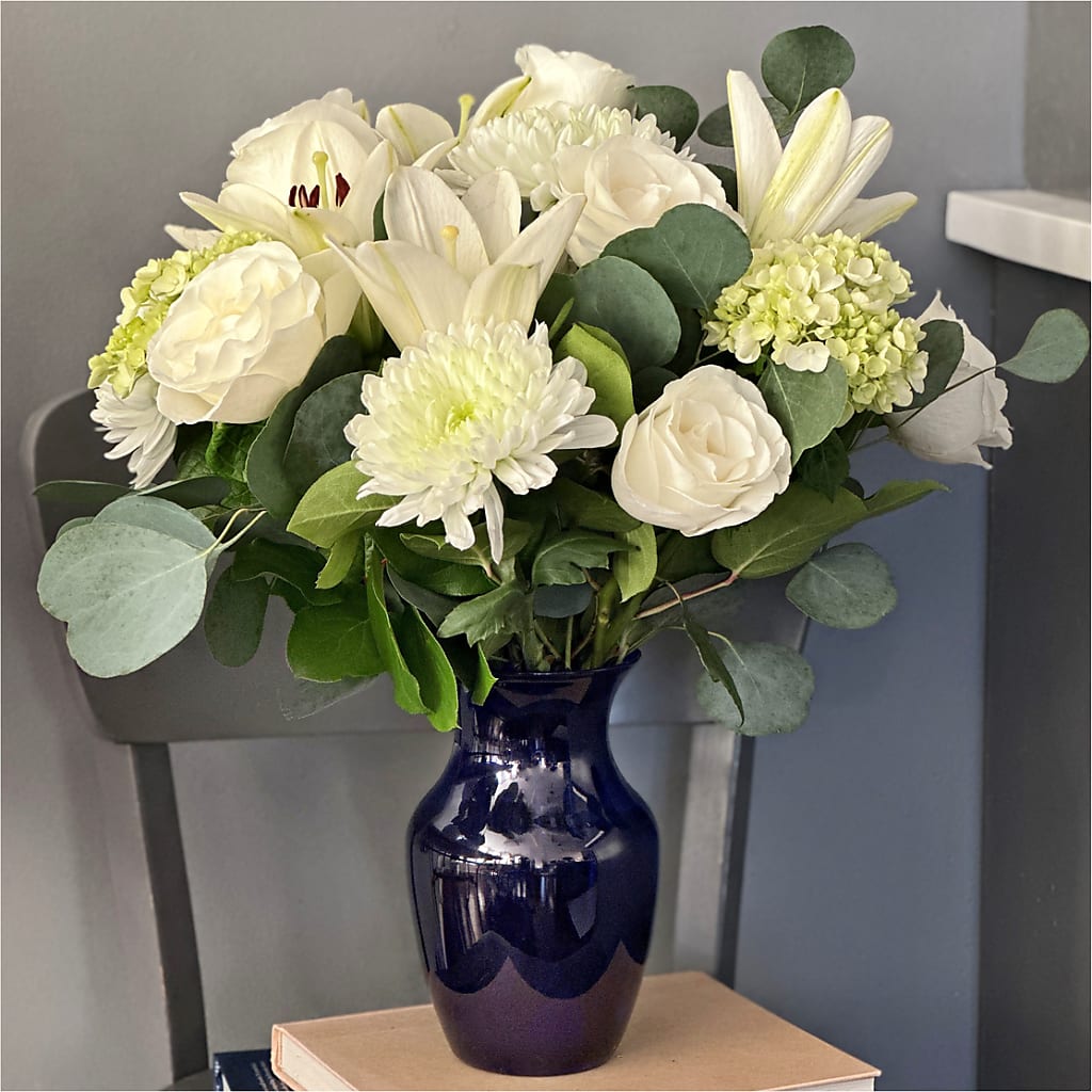 Snowy Dreams Bouquet –  Backroads Florist, Blairsville GA
